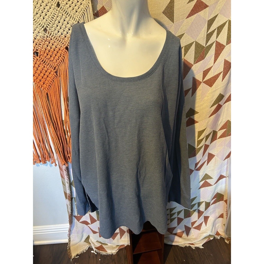 Universal Standard Top Size Medium 18 20 Light N Fluffy Waffle Knit Scoop